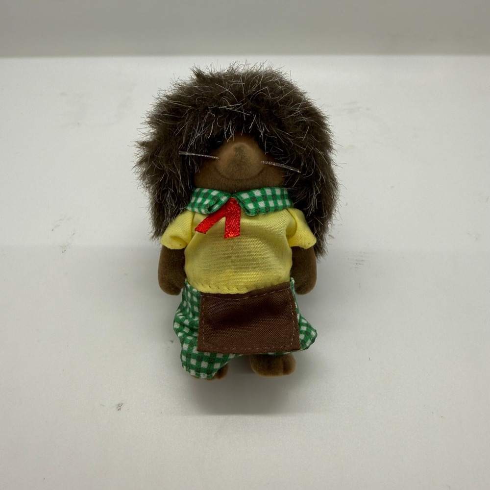 Calico Critters Sylvanian Families Hedgehog Mother Figure Gingham Outfit 3"